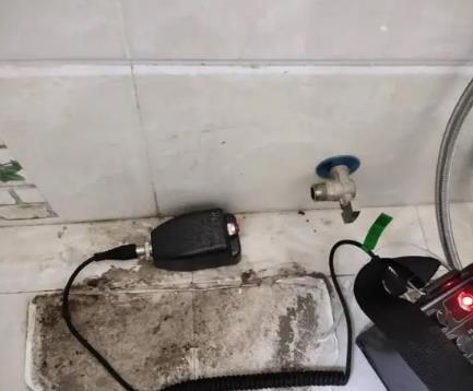 明山屋顶漏水维修公司分享下卫生间漏水的危害及解决方法